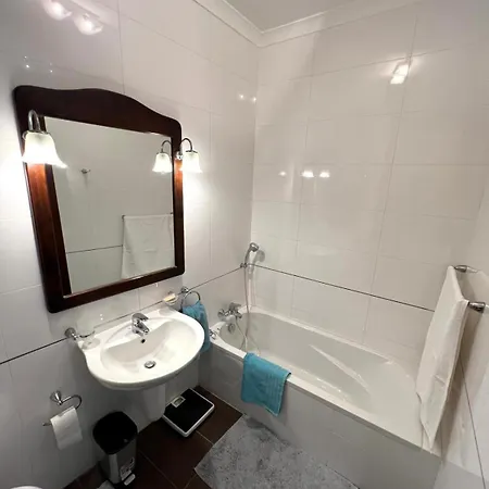 Seaview 2 Bedroom In Qui-si-sana, *