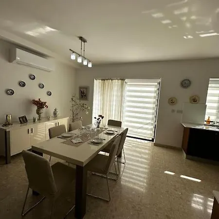 Seaview 2 Bedroom In Qui-si-sana, Слима