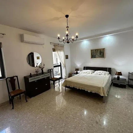 Seaview 2 Bedroom In Qui-si-sana, *