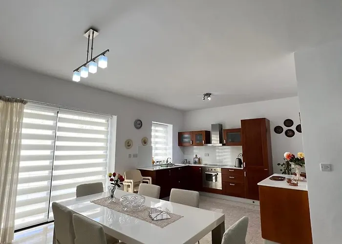 Seaview 2 Bedroom In Qui-si-sana, Appartamento Sliema